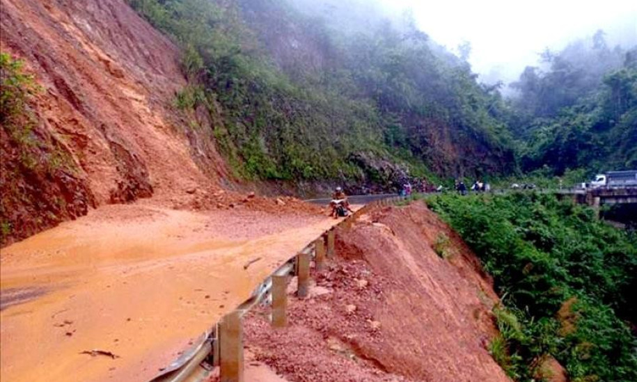 Đông Bắc Bộ có mây, ngày nắng; chiều tối và đêm có mưa rào và dông vài nơi