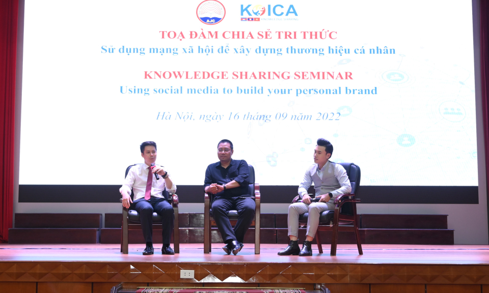 Chia sẻ tri thức “Sử dụng mạng xã hội để xây dựng thương hiệu cá nhân”