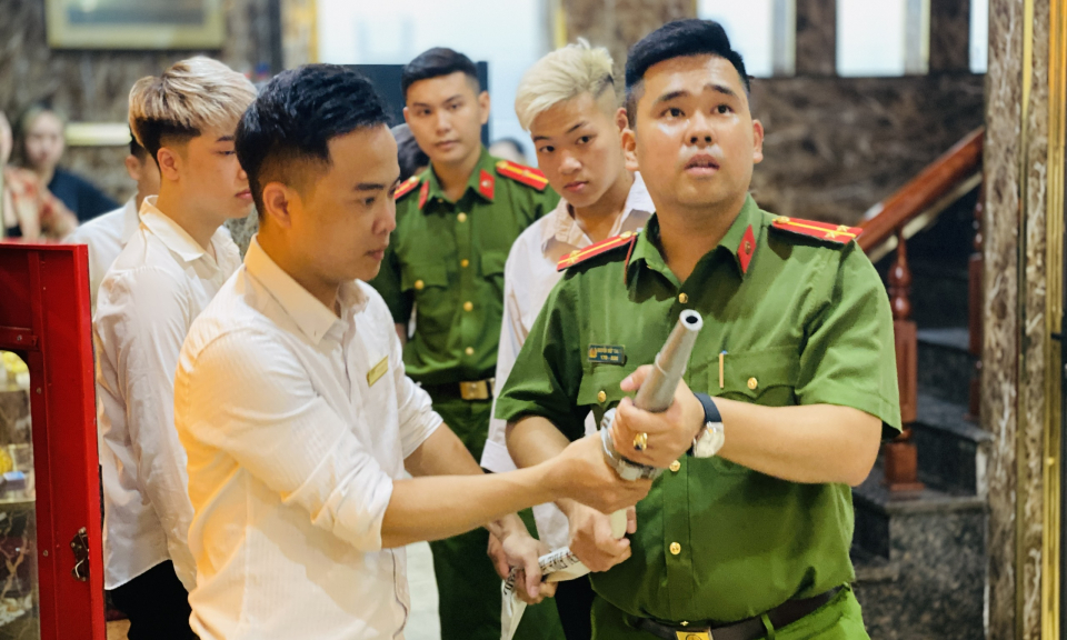 Tổ chức thực tập phương án chữa cháy tại cơ sở kinh doanh karaoke