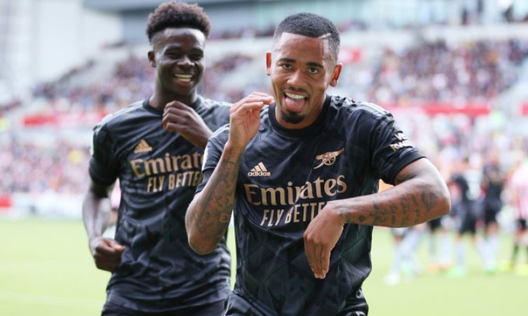 Arsenal giật lại đỉnh bảng từ Man City