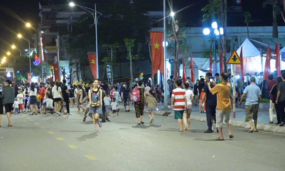 Hấp dẫn “Phố đêm thợ mỏ”