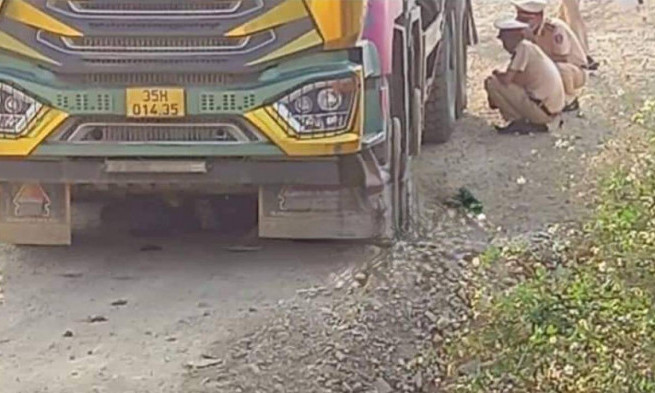 Va chạm với xe tải chở VLXD, 2 thiếu niên tử vong thương tâm