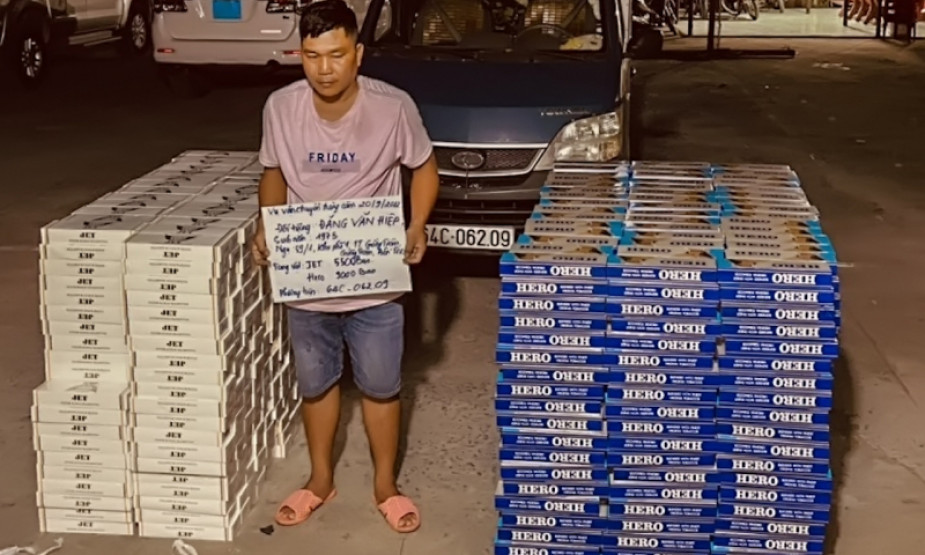 Tài xế ôtô tải vận chuyển 14.500 bao thuốc lá điếu nhập lậu