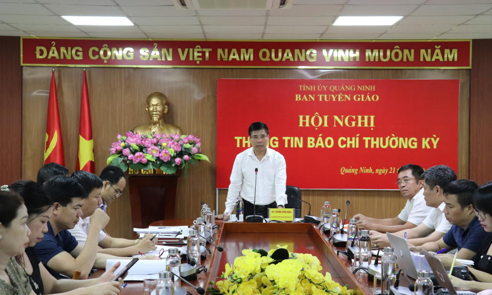 Hội nghị thông tin báo chí thường kỳ 