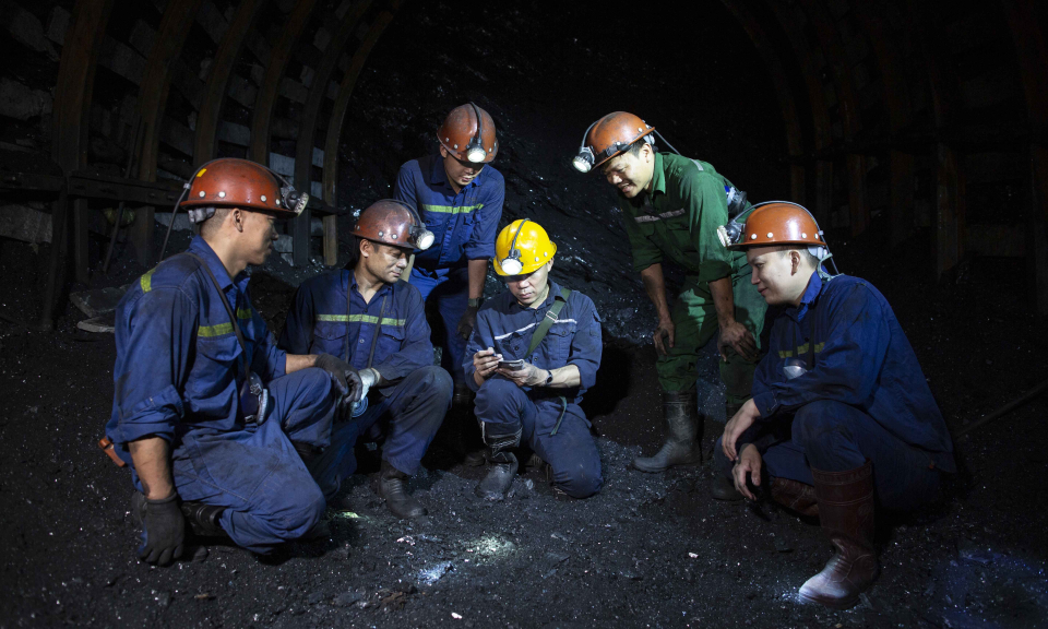 Xuống lò cùng thợ đào lò Than Dương Huy