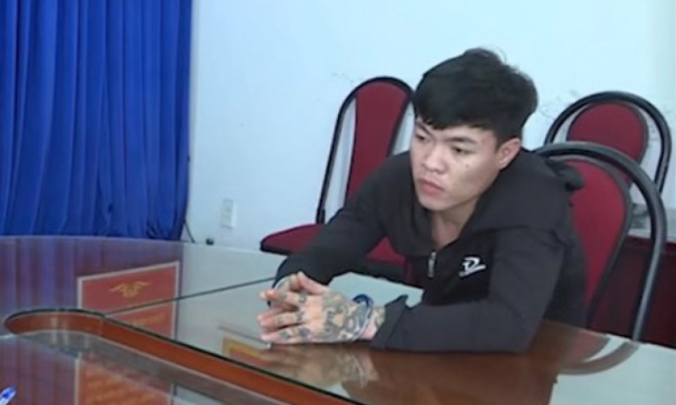 Tên cướp xịt nước ngọt trộn tương ớt vào mặt tài xế xe ôm sa lưới