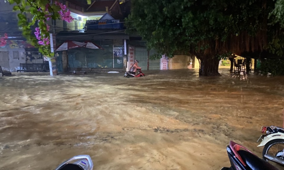 Sớm khắc phục tình trạng ngập lụt, sạt lở tại TP Hạ Long