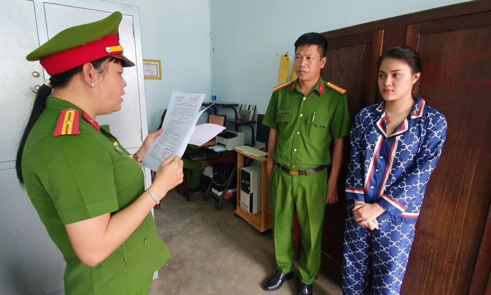 Bắt giữ thiếu nữ 17 tuổi về hành vi giết người