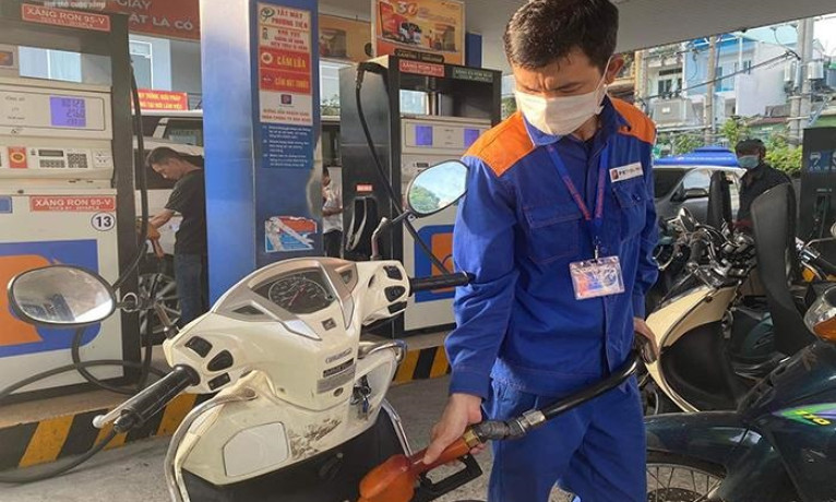 Giá xăng có cơ hội xuống dưới 20.000 đồng/lít