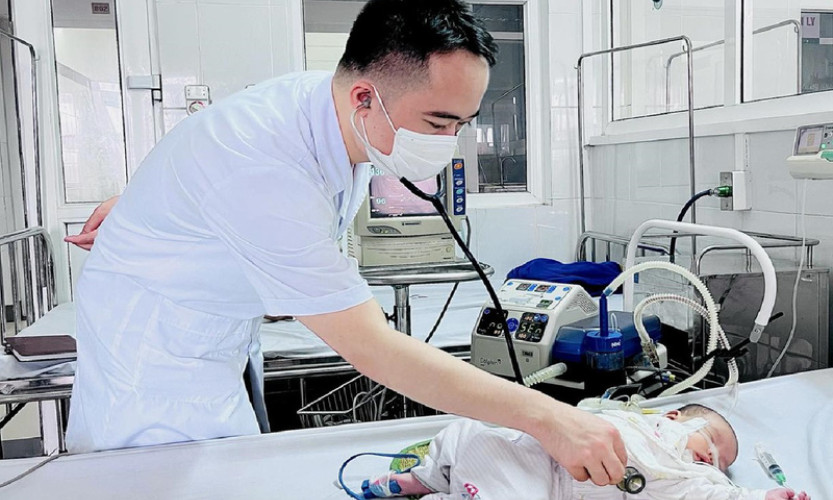 Chuyển mùa: Trẻ mắc viêm đường hô hấp tăng đột biến