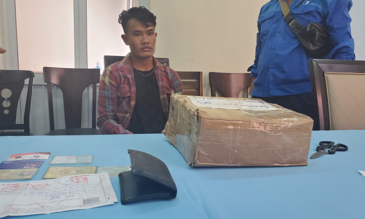 Mang 2,1kg ma túy đi trên đường thì bị bắt