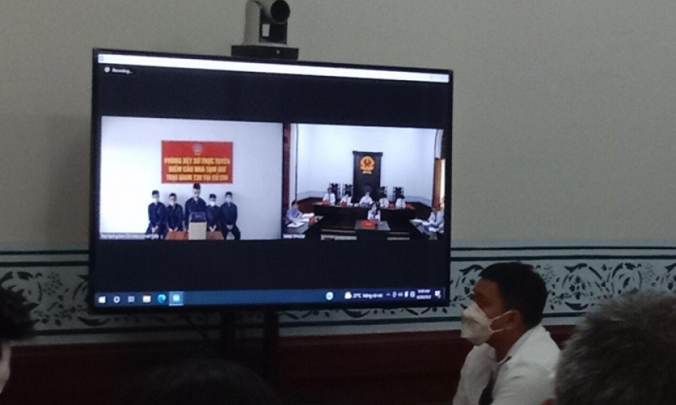 Hỗn chiến vì đùa giỡn lớn tiếng, người chết, nhiều kẻ vào tù