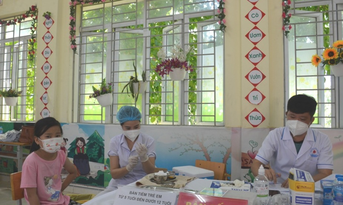 Đẩy nhanh tiêm vắc-xin phòng Covid-19 cho học sinh