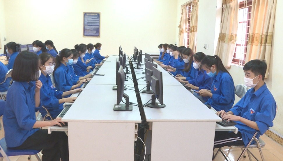 ĐVTN Đoàn Khối đăng tải, cập nhật các ý tưởng sáng tạo trên cổng thông tin Ngân hàng ý tưởng sáng tạo Thanh niên Việt Nam tại Ngày hội thanh niên 