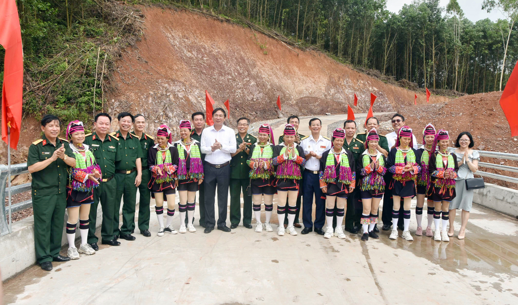 Hội CCB tỉnh và huyện Hải Hà cùng nhân dân xã Quảng Sơn khánh thành cầu vượt lũ thôn 5, xã Quảng Phong (huyện Hải Hà) tháng 7/2022.