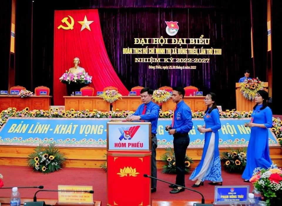 Bỏ phiếu bầu BCH khóa mới tại Đại hội Đại biểu Đoàn TNCS Hồ Chí Minh TX Đông Triều lần XXIII, nhiệm kỳ 2022-2027.