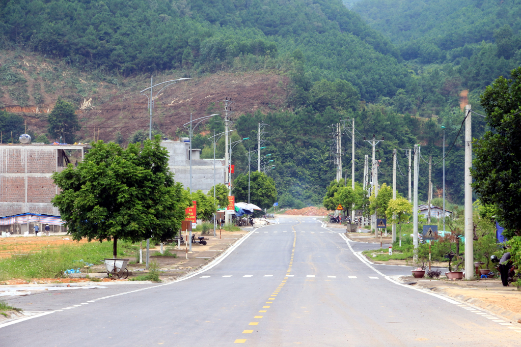Dự án chỉnh trang đô thị trung tâm xã Hoành Mô vừa được hoàn thành. Ảnh: Mạnh Trường