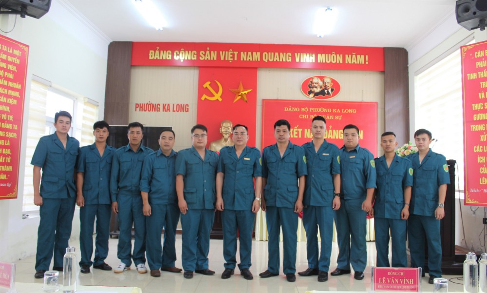Chi bộ quân sự phường Ka Long hiện có 11 đảng viên, trong đó đồng chí Bí thư Đảng ủy phường trực tiếp là Bí thư chi bộ