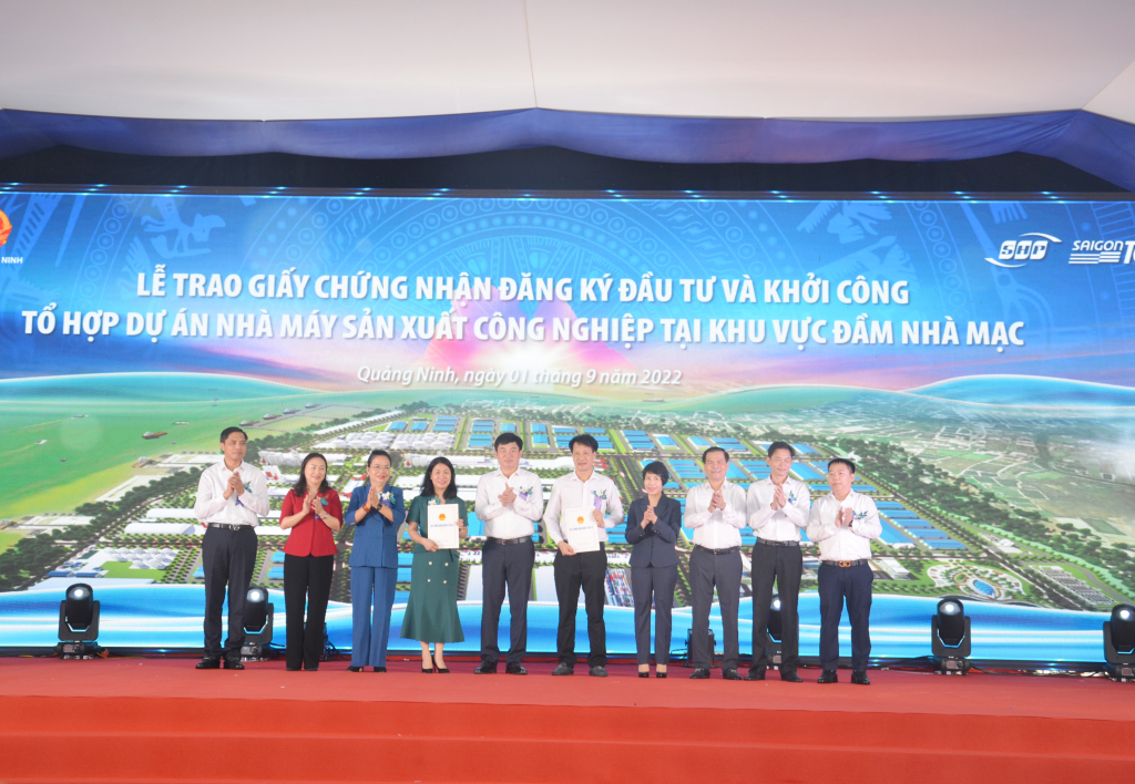 Quảng Ninh trao giấy chứng nhận đầu tư cho các nhà đầu tư Dự án nhà máy điện tử Quảng Yên và Dự án nhà máy phụ tùng động cơ máy nông nghiệp tại khu vực Đầm Nhà Mạc, tháng 9/2022.