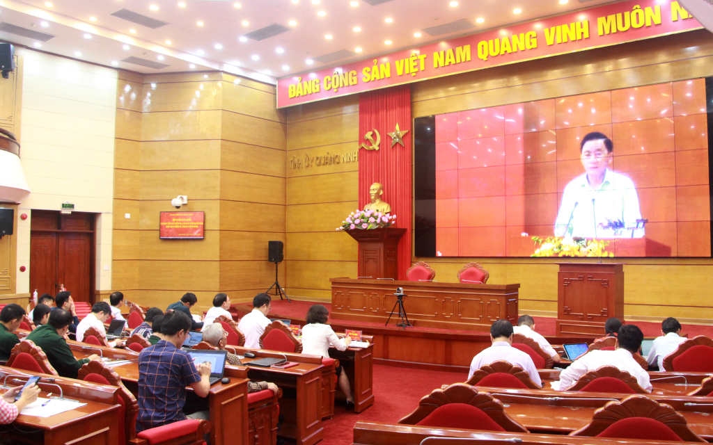 Quảng Ninh tham dự hội nghị qua truyền hình trực tuyến.
