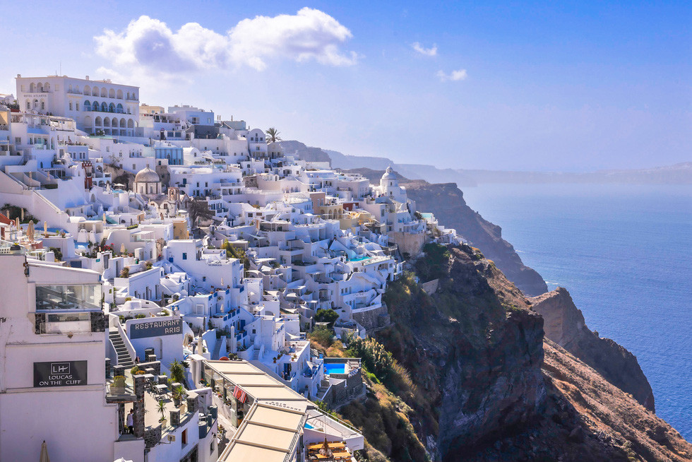 Khám phá thiên đường Santorini cùng blogger du lịch Ngô Trần Hải An - Ảnh 1.