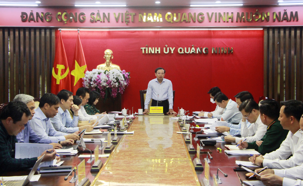Đồng chí Nguyễn Xuân Ký, Ủy viên Trung ương Đảng, Bí thư Tỉnh ủy, Chủ tịch HĐND tỉnh, chủ trì hội nghị.