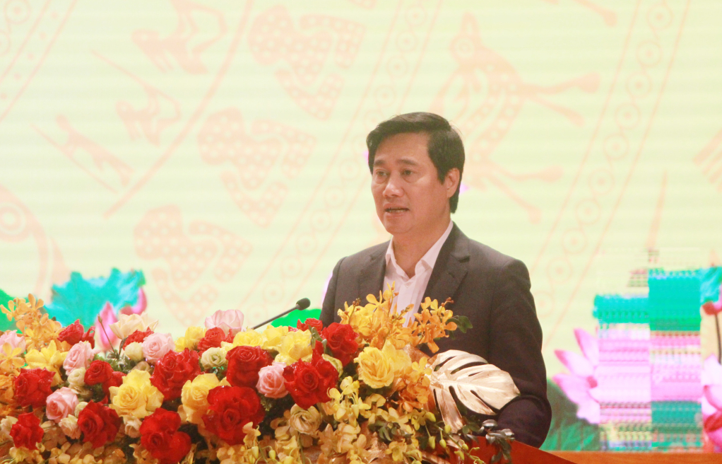 Đồng chí Nguyễn Tường Văn, Phó Bí thư Tỉnh ủy, Chủ tịch UBND tỉnh, Trưởng Ban Tổ chức diễn tập khu vực phòng thủ tỉnh Quảng Ninh, phát động thi đua.