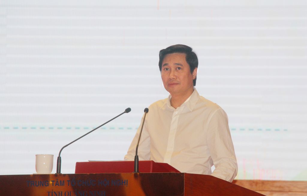 Đồng chí Nguyễn Tường Văn, Phó Bí thư Tỉnh ủy, Chủ tịch UBND tỉnh quán triệt, triển khai Nghị quyết số 10-NQ/TU ngày 26/9/2022 của Ban Chấp hành Đảng bộ tỉnh.