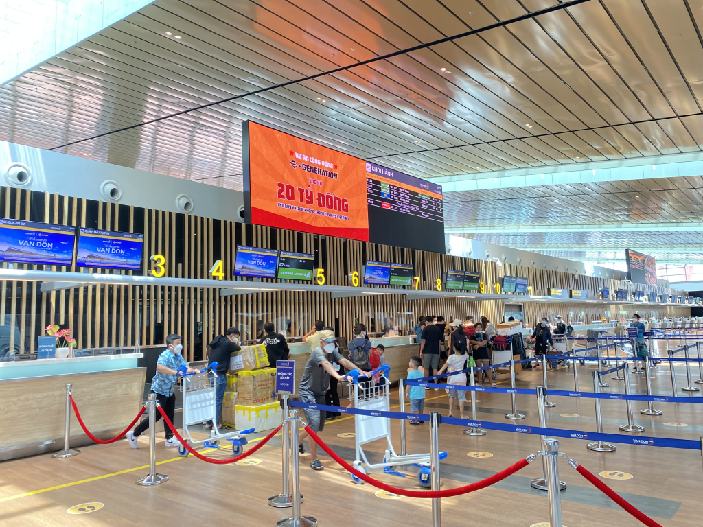 Cảng hàng không quốc tế Vân Đồn giúp du khách di chuyển thuận lợi. 