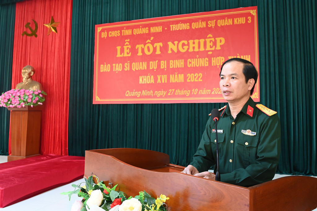  Đại tá Nguyễn Quang Hiến, Phó Bí thư Thường trực Đảng ủy, Chính ủy Bộ CHQS tỉnh phát biểu chỉ đạo.