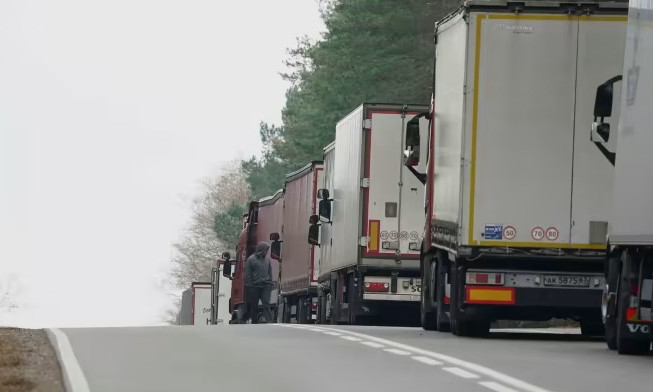 Xe tải của EU có thể bị cấm đi vào Nga