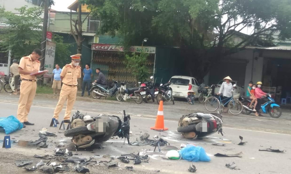 Khoảnh khắc vụ tai nạn khiến 1 người chết, 2 người bị thương ở Hòa Bình