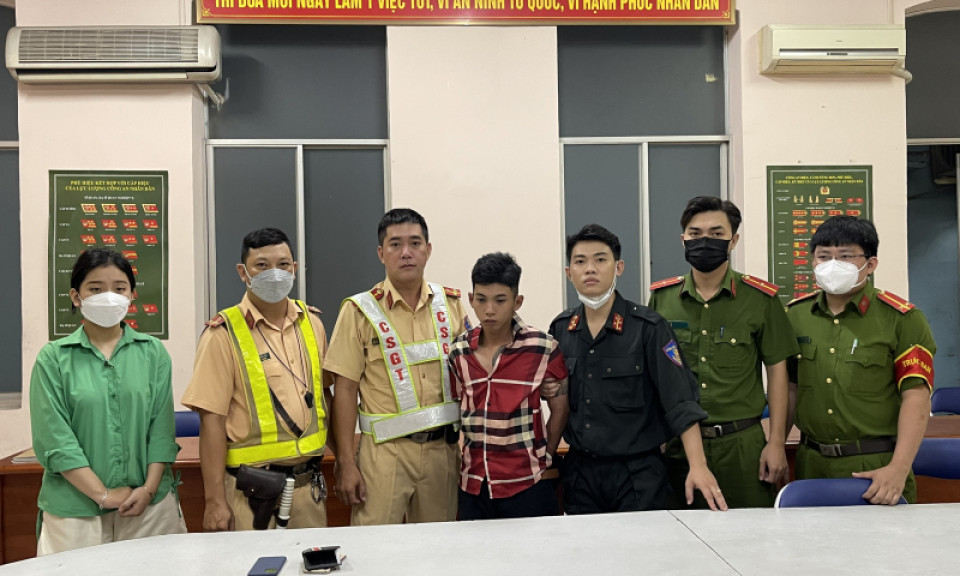 Kẻ cướp giật điện thoại sa lưới vì "dấu vết lông ngỗng