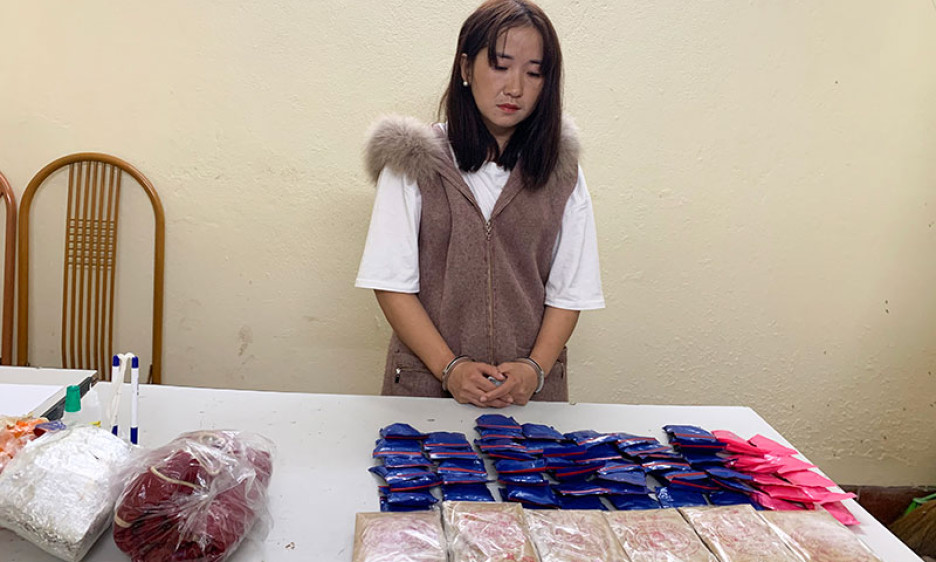 "Nữ quái" bị tóm cùng 6 bánh heroin