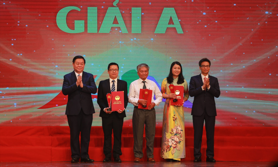 Giải thưởng Sách Quốc gia: Hoàng Việt nhất thống dư địa chí giành giải A