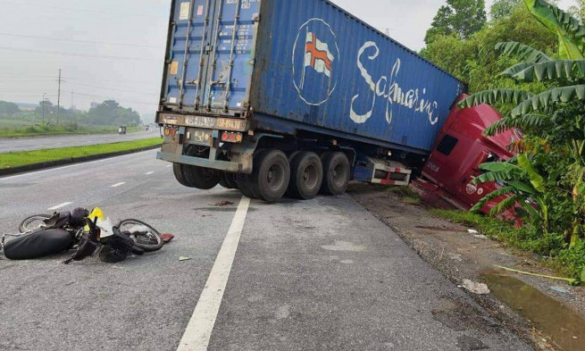 Xe container gây tai nạn, một thầy chùa tử vong sau khi vào bệnh viện
