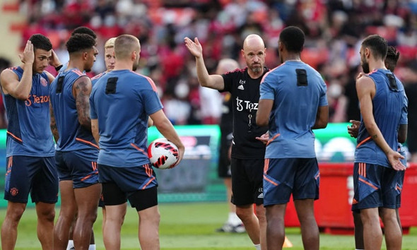 Ten Hag tàn nhẫn, 8 sao M.U nguy cơ 'bay màu'