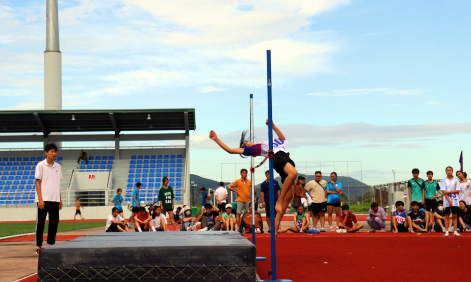 Athletics competitions began in Ha Long city