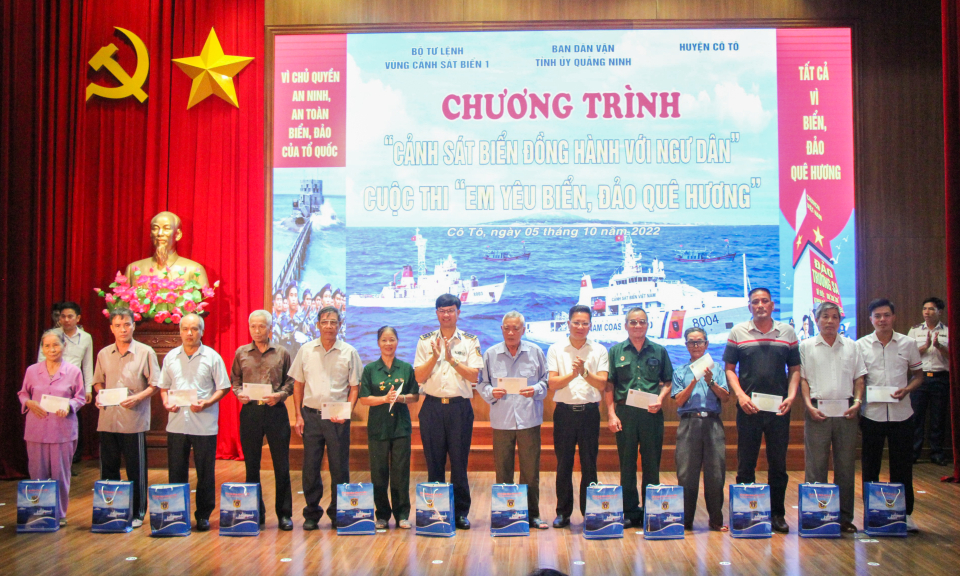 Chương trình Cảnh sát biển đồng hành với ngư dân tại Cô Tô