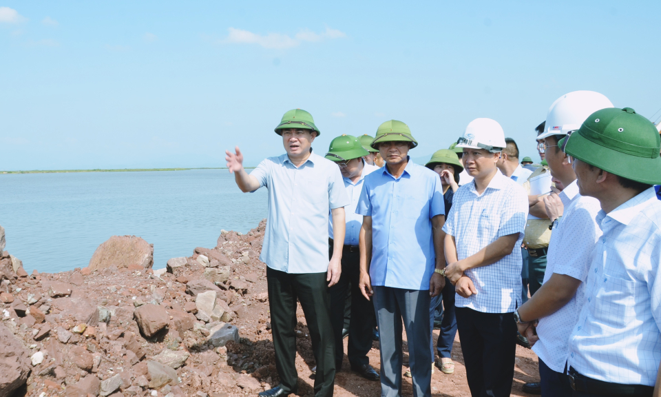 Phó Bí thư Thường trực Tỉnh ủy Ngô Hoàng Ngân kiểm tra tiến độ một số dự án tại TP Móng Cái