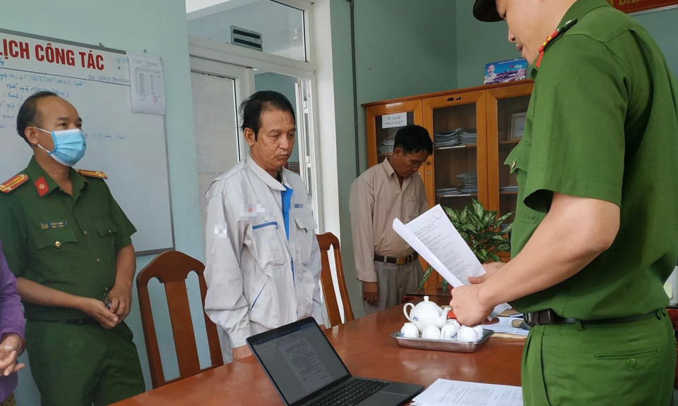 Bắt tạm giam gã hàng xóm hiếp dâm cháu gái 9 tuổi gần nhà