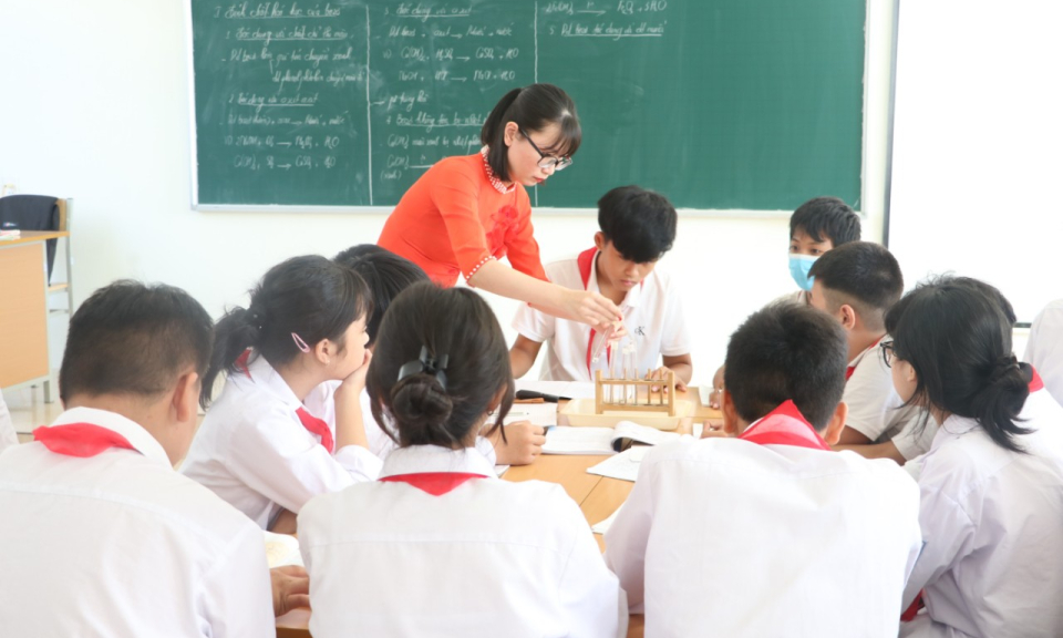 Nữ giáo viên trẻ tự học, sáng tạo, làm theo lời Bác