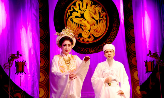 Cải lương star performs in new historical play