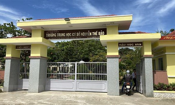 Phú Yên: Nữ sinh lớp 7 bị nam sinh lớp 12 đánh gãy tay trong lớp học