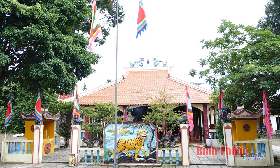Độc đáo đình thần Hưng Long