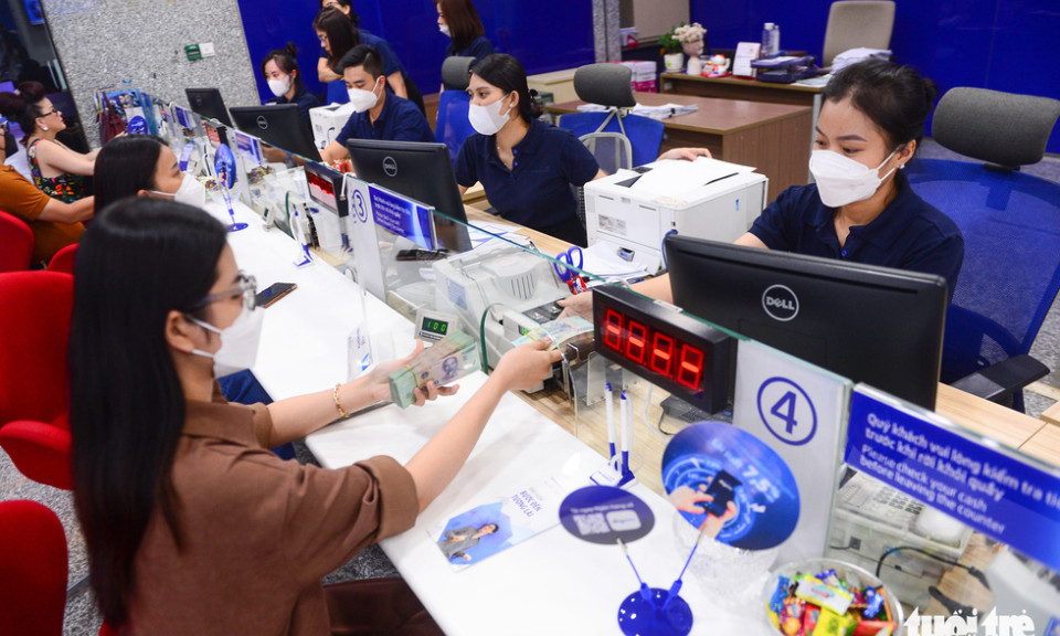 Vietnam banks raise interest rates to lure depositors