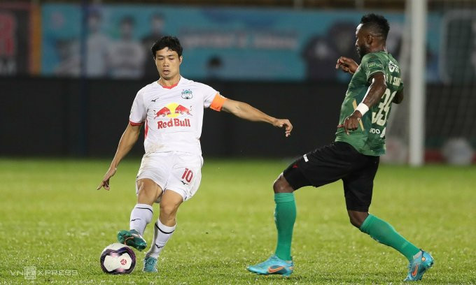 HAGL thua đội chót bảng V-League