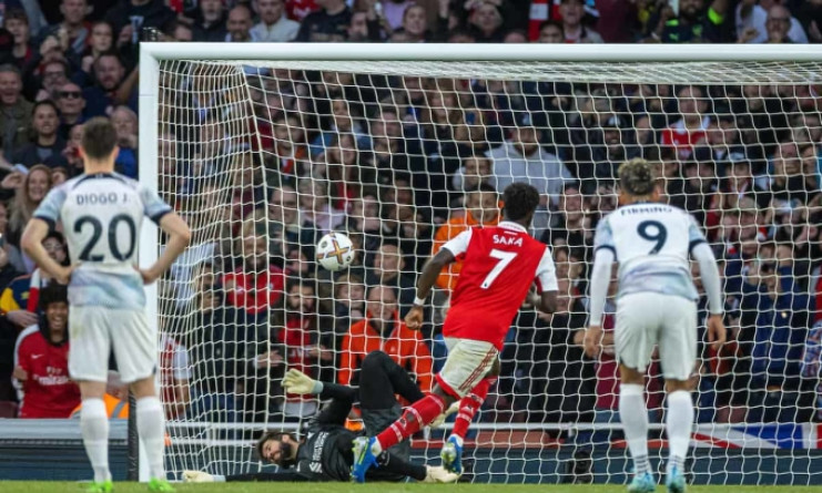 Arsenal giật lại đỉnh bảng nhờ thắng Liverpool