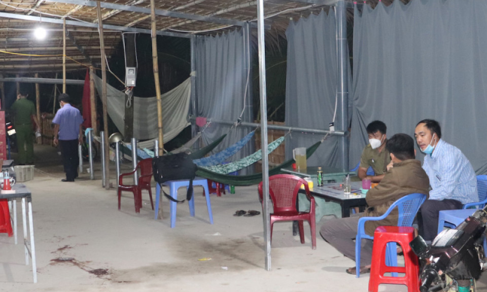 Người đàn ông bán vé số đâm chết người trong quán nhậu