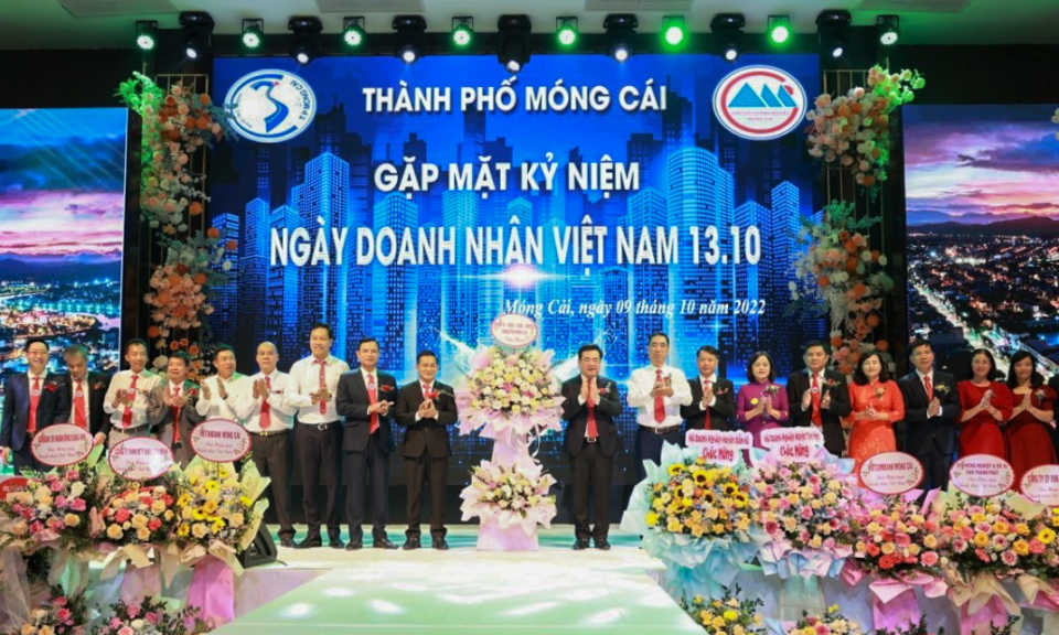 Móng Cái: Gặp mặt kỷ niệm 18 năm Ngày Doanh nhân Việt Nam